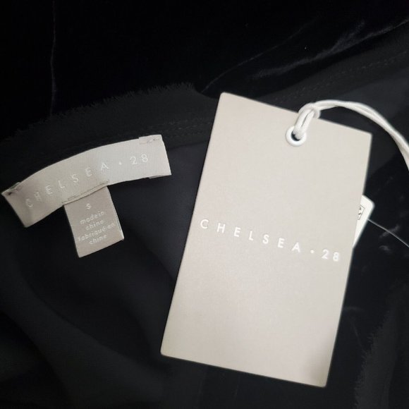 Chelsea28 Black Sleeveless V-Neck Crushed Velvet Top Size Small - Picture 6 of 8